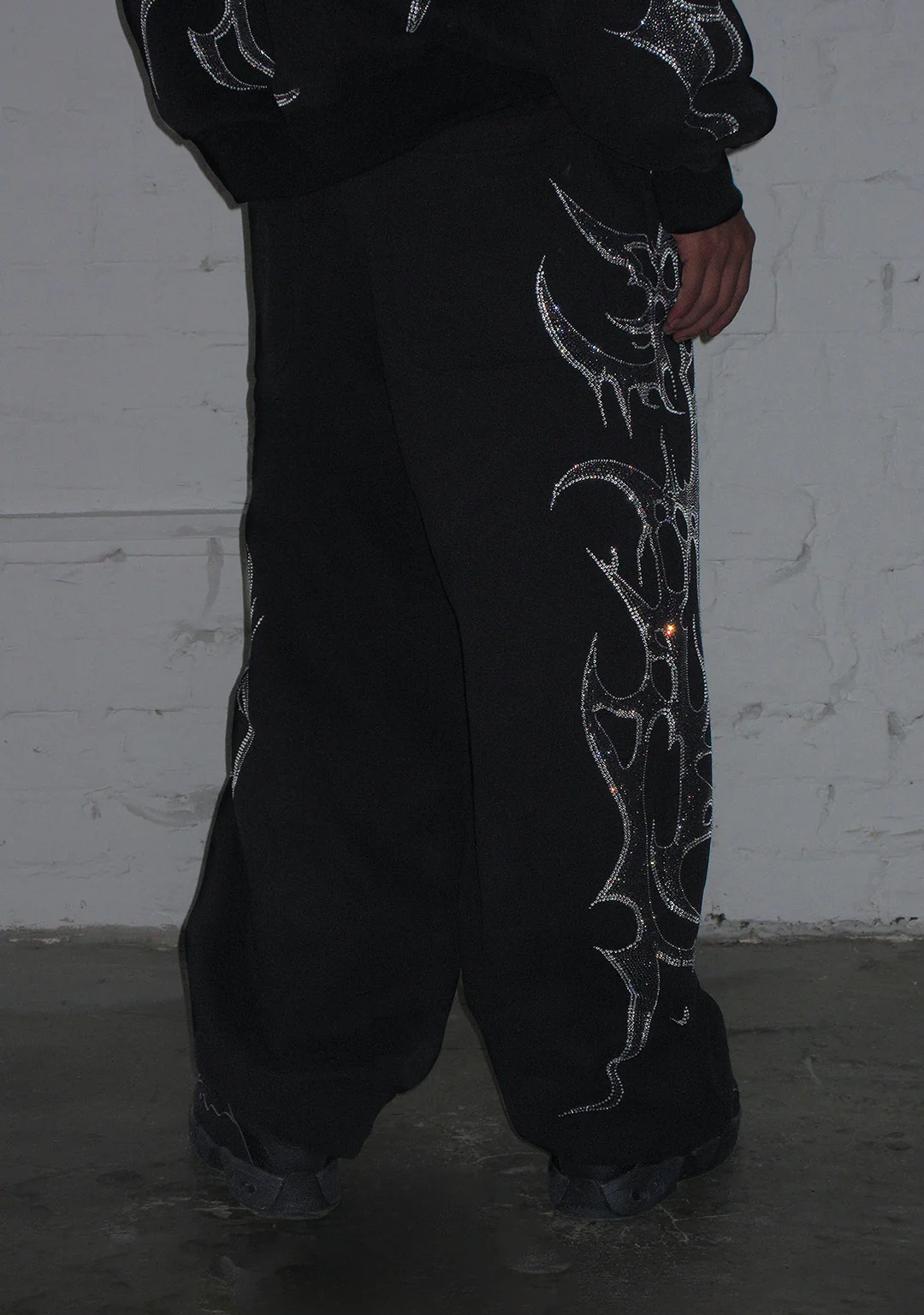 CRASH RHINESTONE OVERSIZED SWEATPANTS BLACK - Image 5