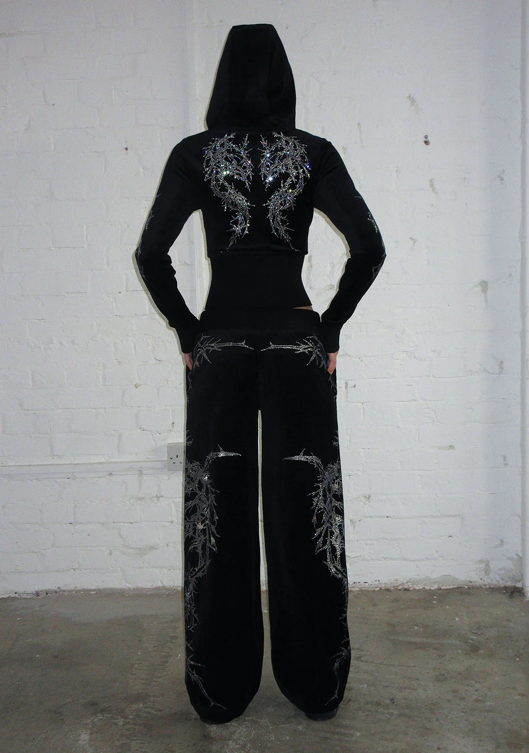 CURSE RHINESTONE VELOUR SWEATPANTS BLACK - Image 5