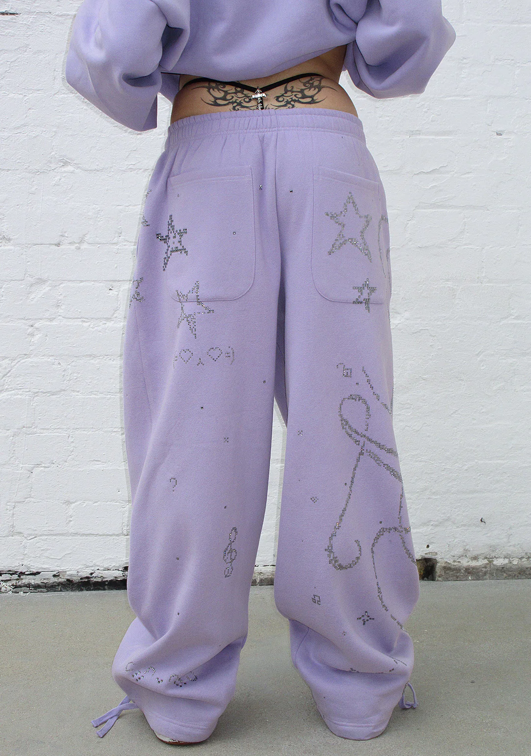 DREAMER RHINESTONE TEDDY OVERSIZED SWEATPANTS LILAC - Image 5