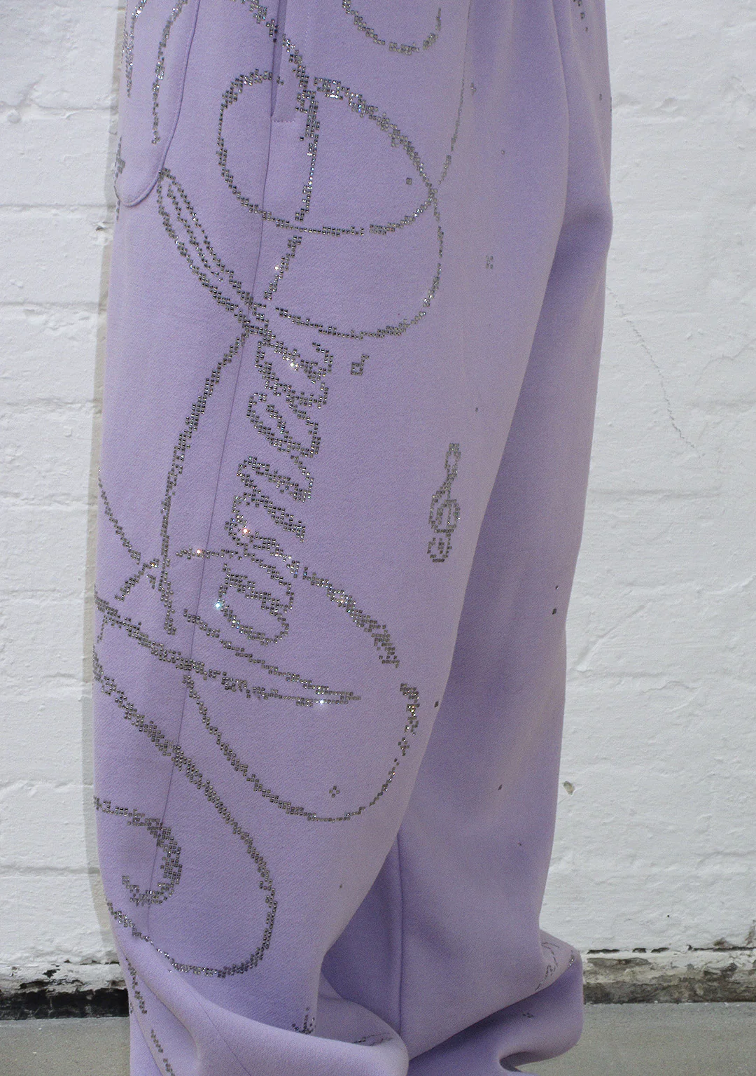 DREAMER RHINESTONE TEDDY OVERSIZED SWEATPANTS LILAC - Image 6
