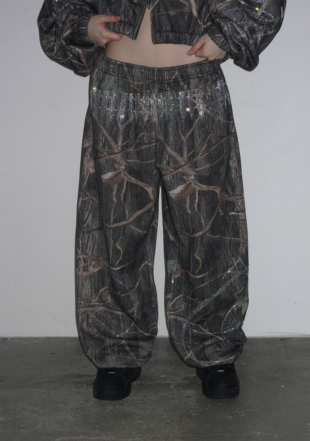 ENEMY RHINESTONE SWEATPANTS TREE CAMO - Image 4