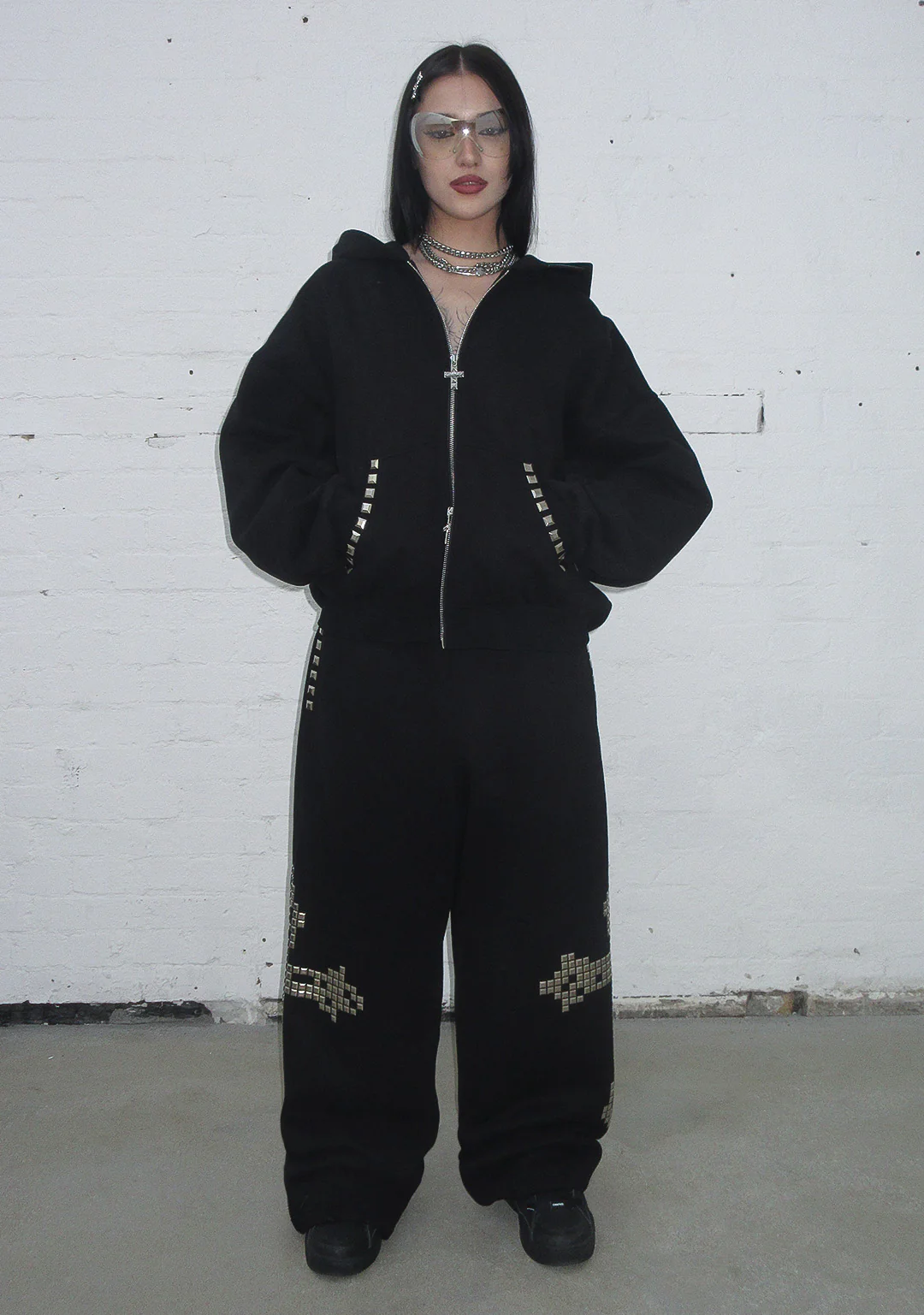 FAITHFUL STUDDED OVERSIZED SWEATPANTS BLACK - Image 3
