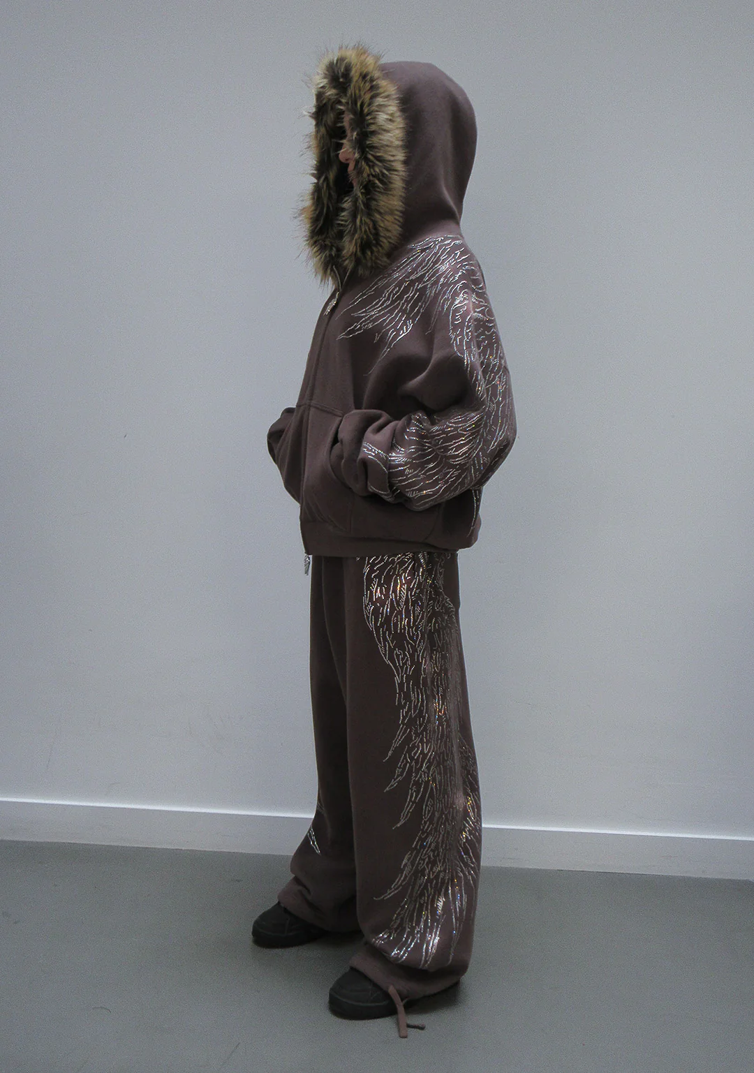 FALLEN RHINESTONE OVERSIZED SWEATPANTS BROWN - Image 5