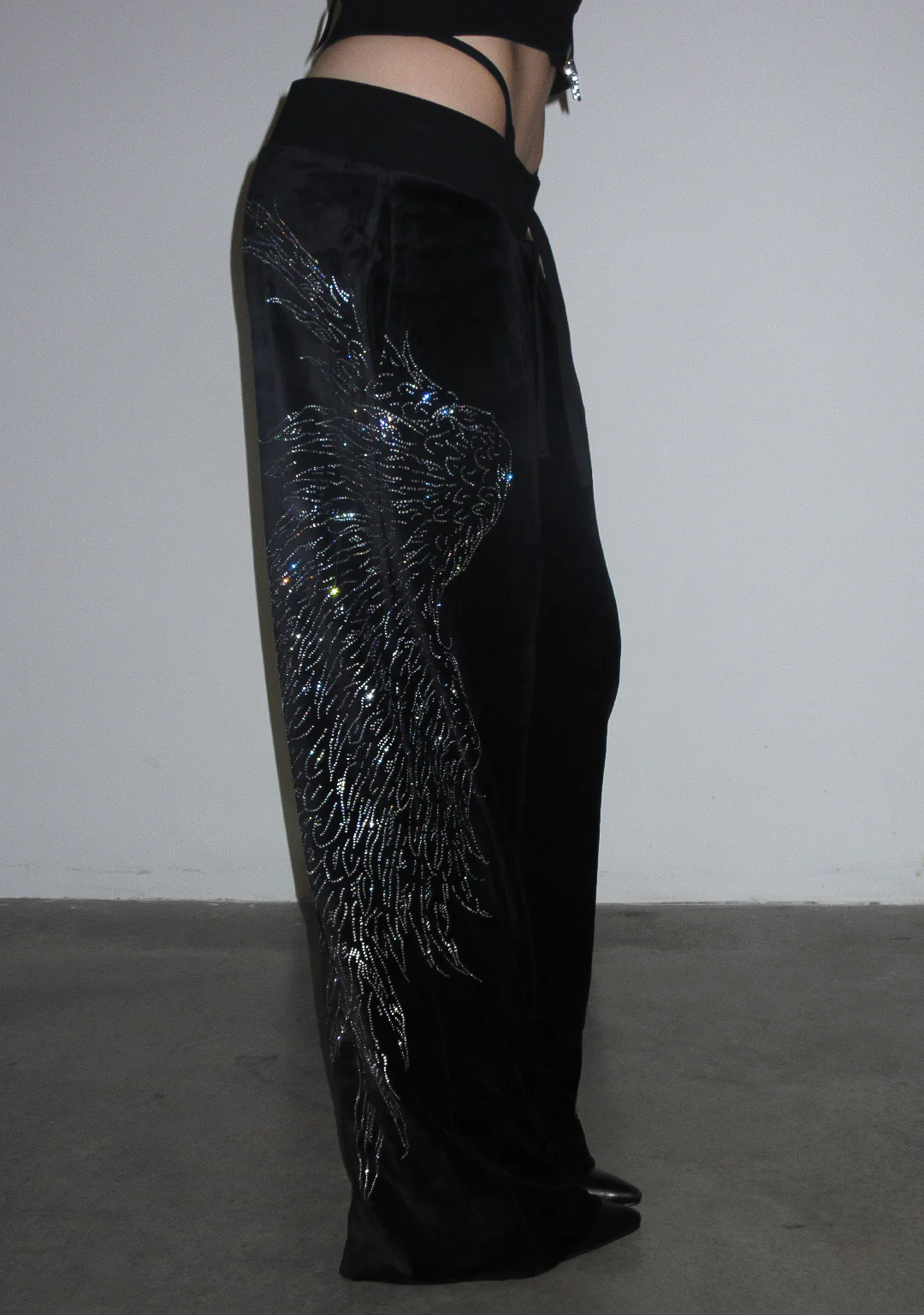 FALLEN RHINESTONE VELOUR SWEATPANTS BLACK - Image 5