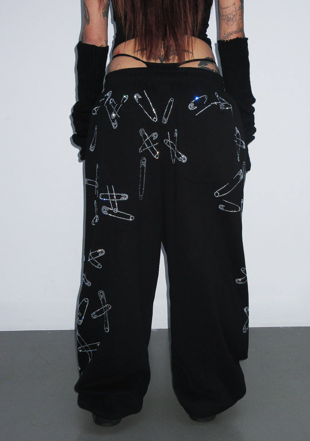 HEIST RHINESTONE SAFETY PIN OVERSIZED SWEATPANTS BLACK - Image 3