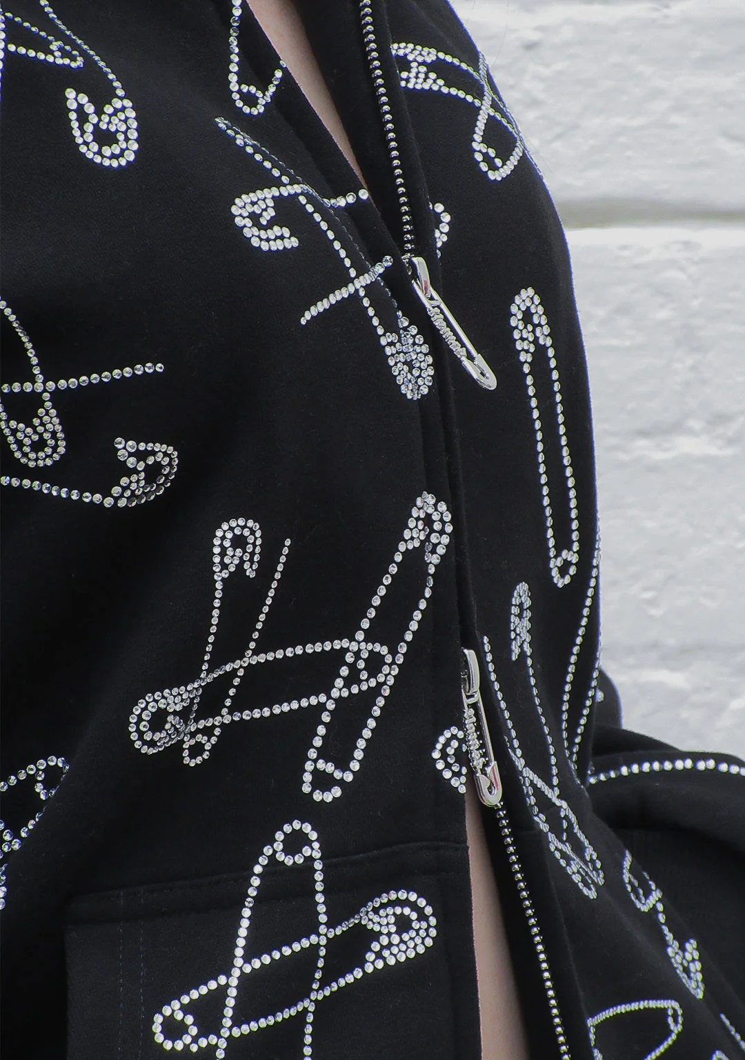 HEIST RHINESTONE SAFETY PIN ZIP HOODIE BLACK - Image 6