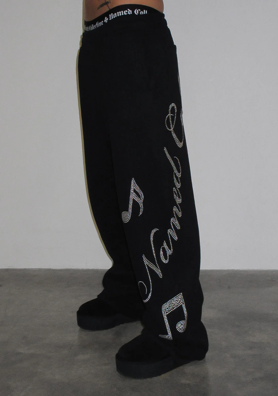 MUSE STUDDED OVERSIZED SWEATPANTS BLACK - Image 3