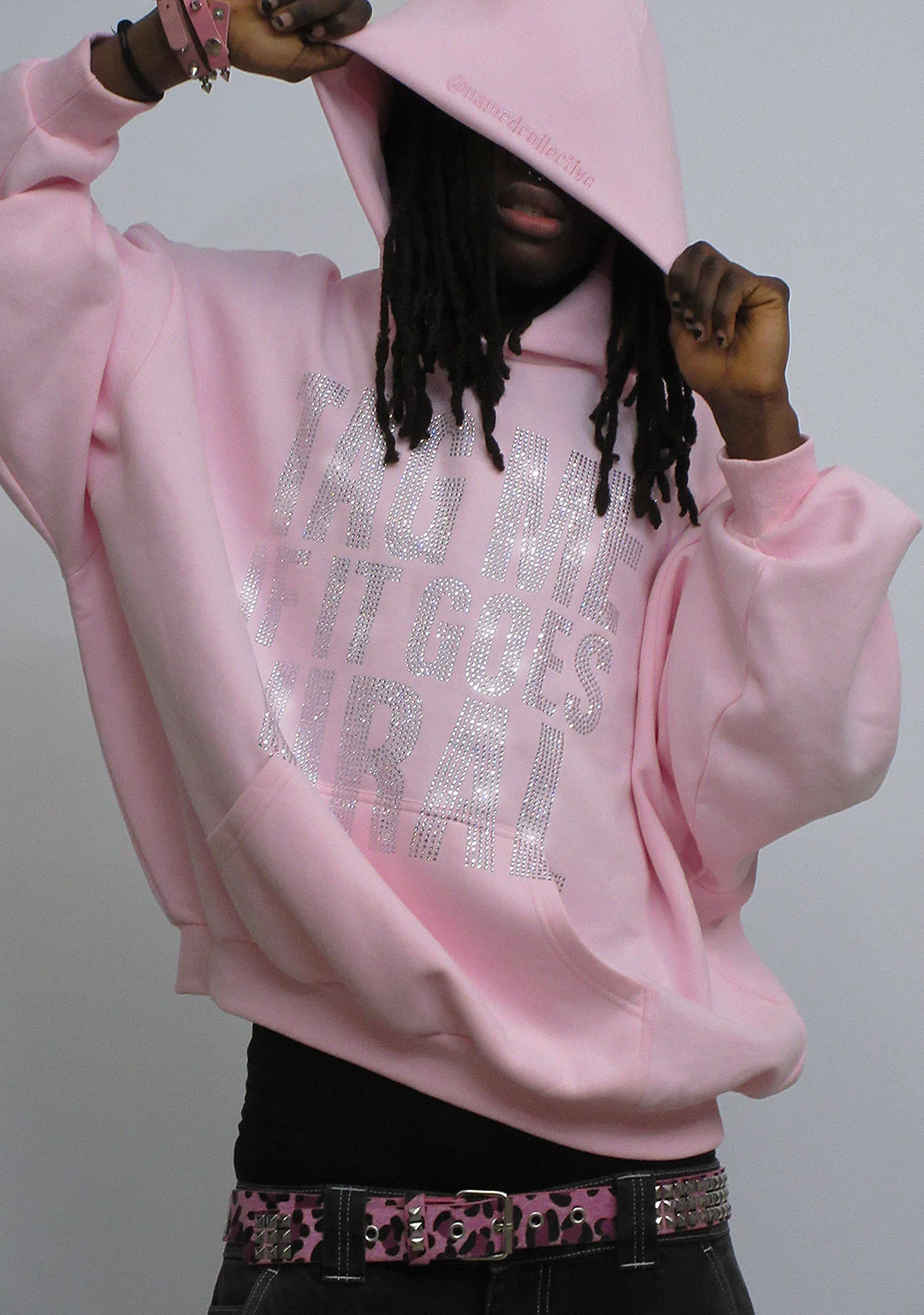 TAG ME RHINESTONE PULLOVER HOODIE BABY PINK - Image 3