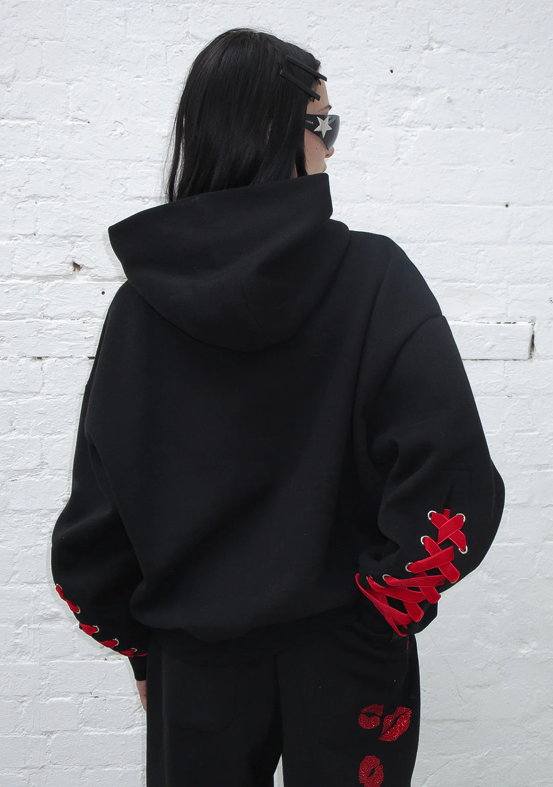 TEASE RHINESTONE KISS PULLOVER HOODIE BLACK - Image 3