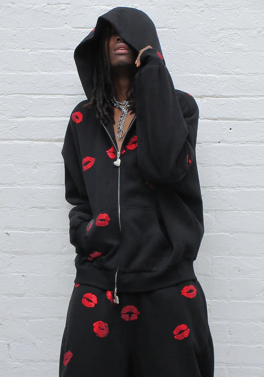 TEASE RHINESTONE KISS ZIP HOODIE BLACK - Image 4