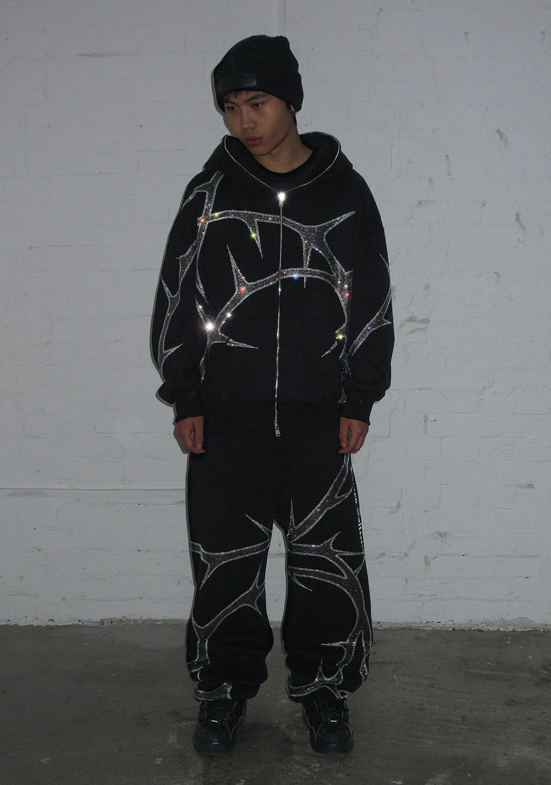 THORN RHINESTONE ZIP HOODIE BLACK - Image 3