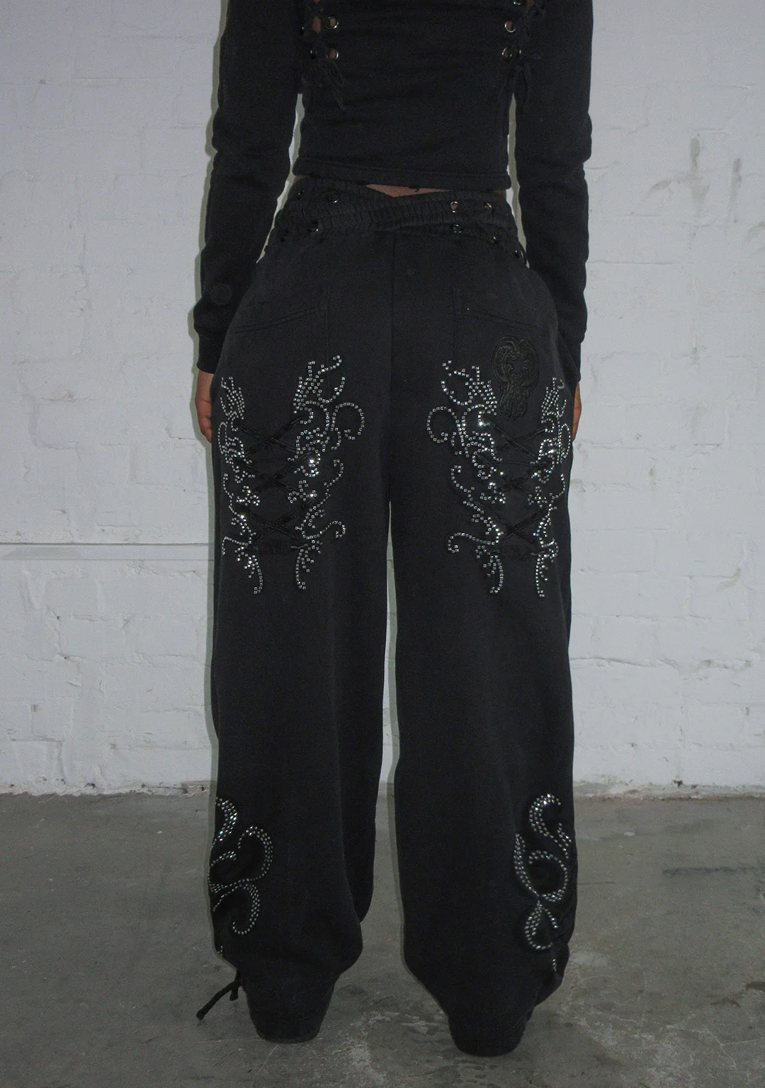 VENDETTA LACE UP OVERSIZED SWEATPANTS BLACK VINTAGE WASH - Image 3