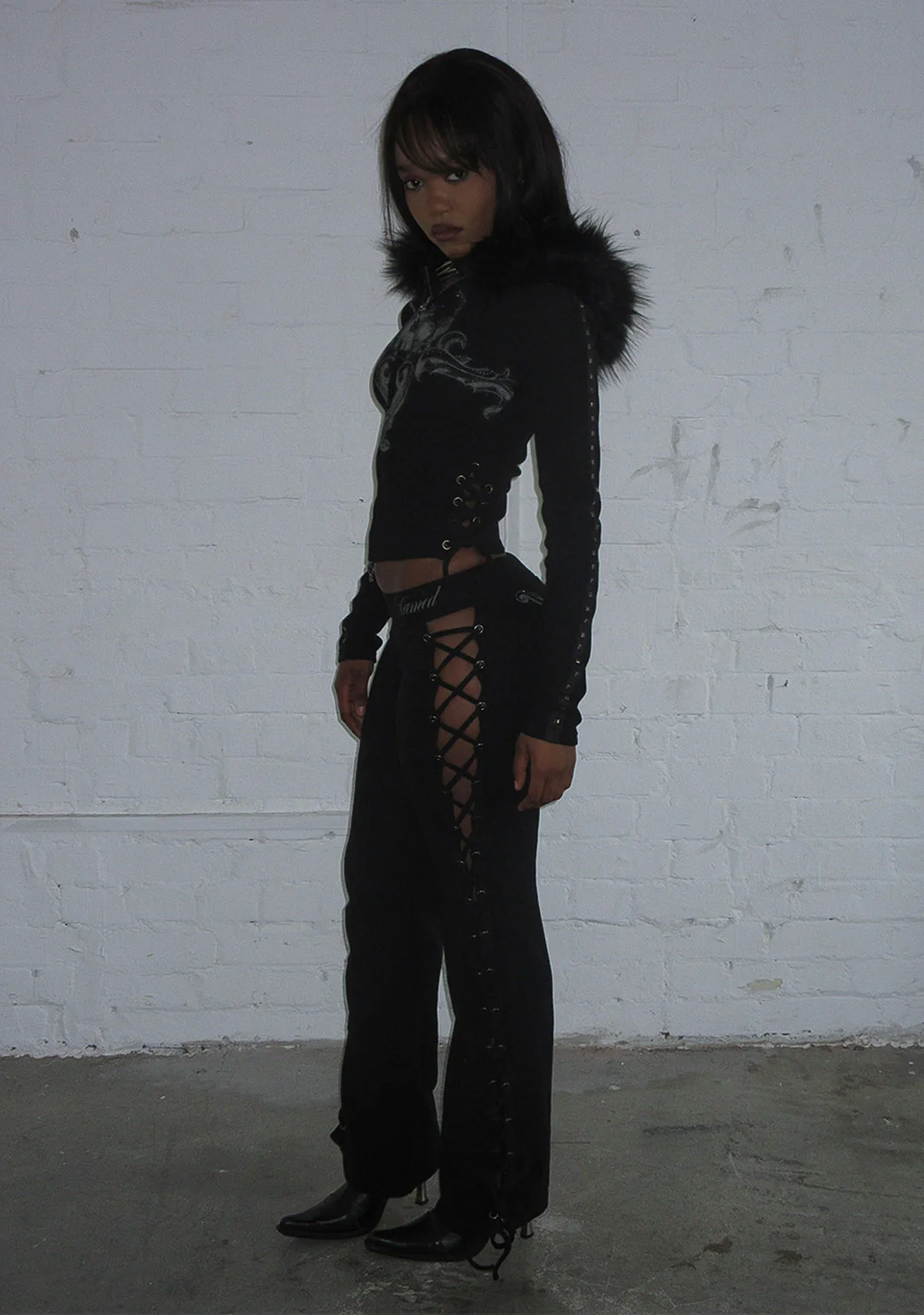 VENDETTA SCULPT STRETCH ZIP HOODIE BLACK (DETACHABLE FAUX FUR) - Image 6